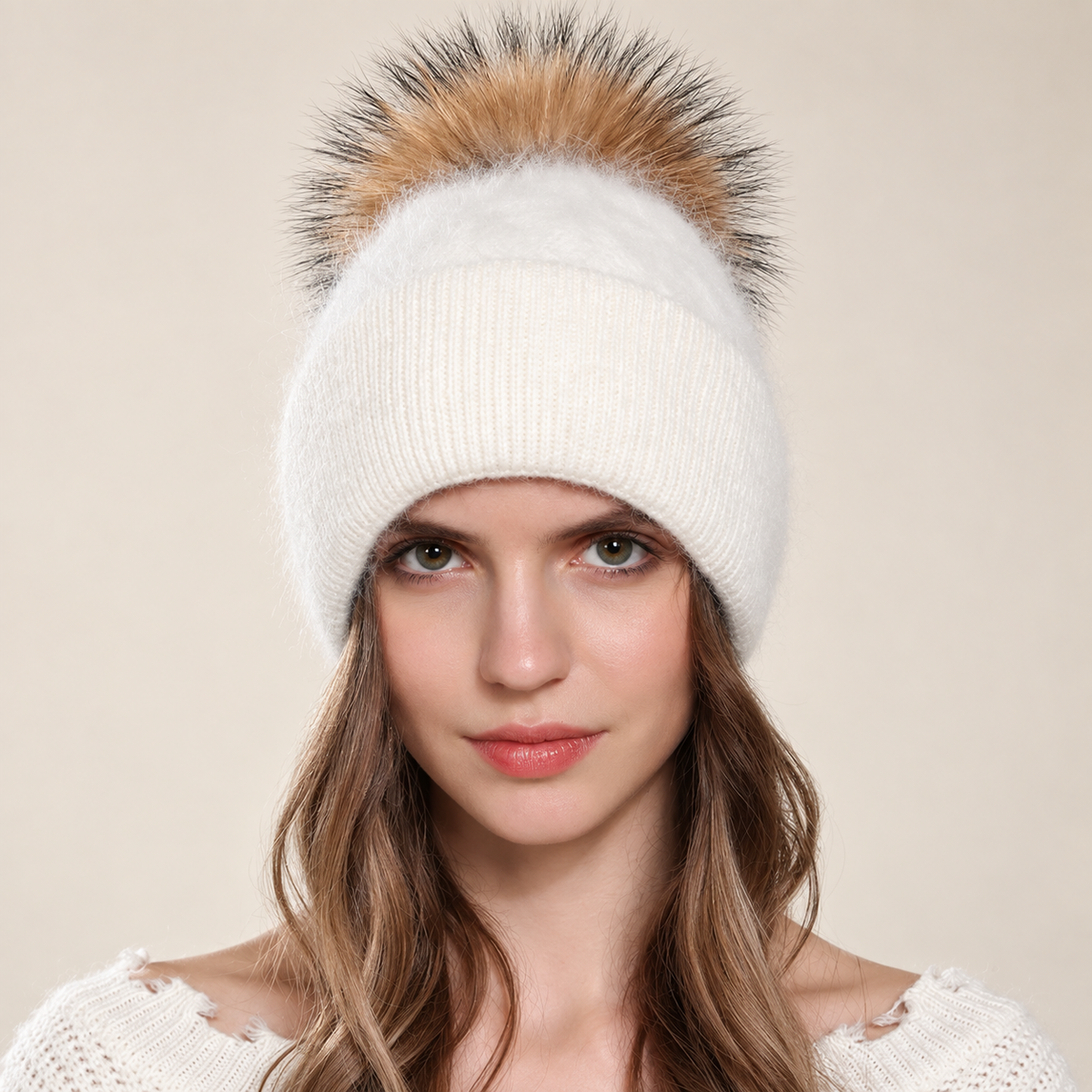Amélie Women’s Plush Knit Pom-Pom Beanie