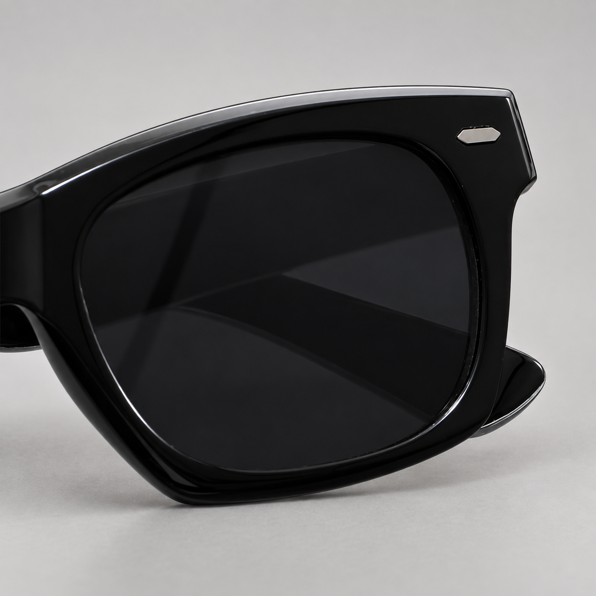 Beaumont Square Sunglasses with Wide Sculpted Temples