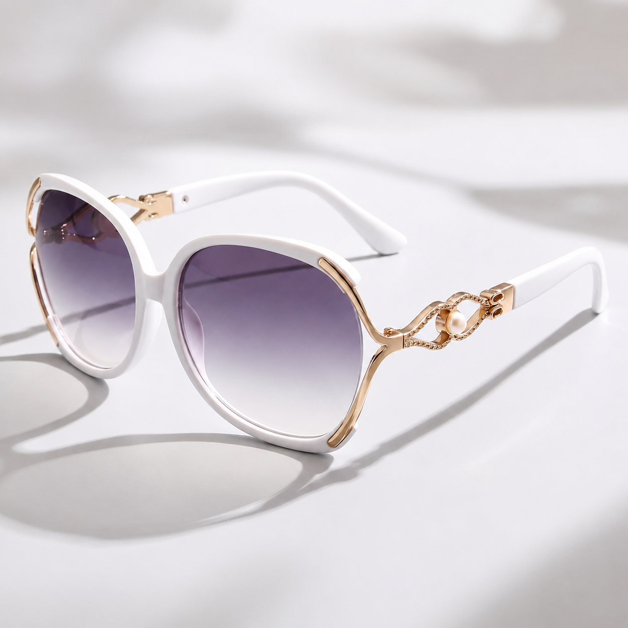 Peyton Women’s Round-Frame Sunglasses