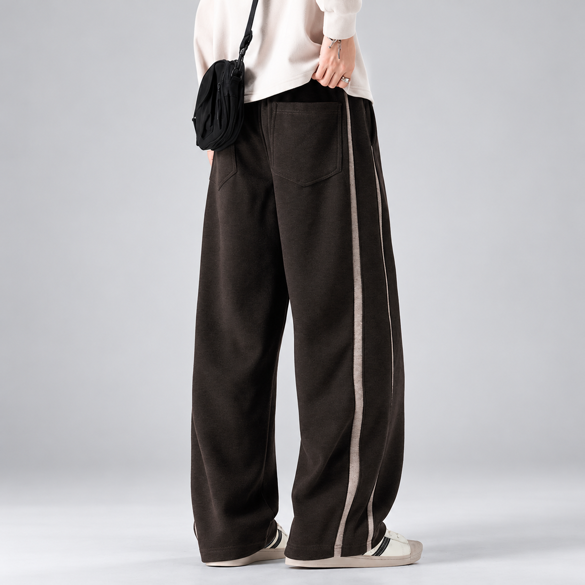 William Men’s Relaxed Contrast-Stripe Pants with Pockets