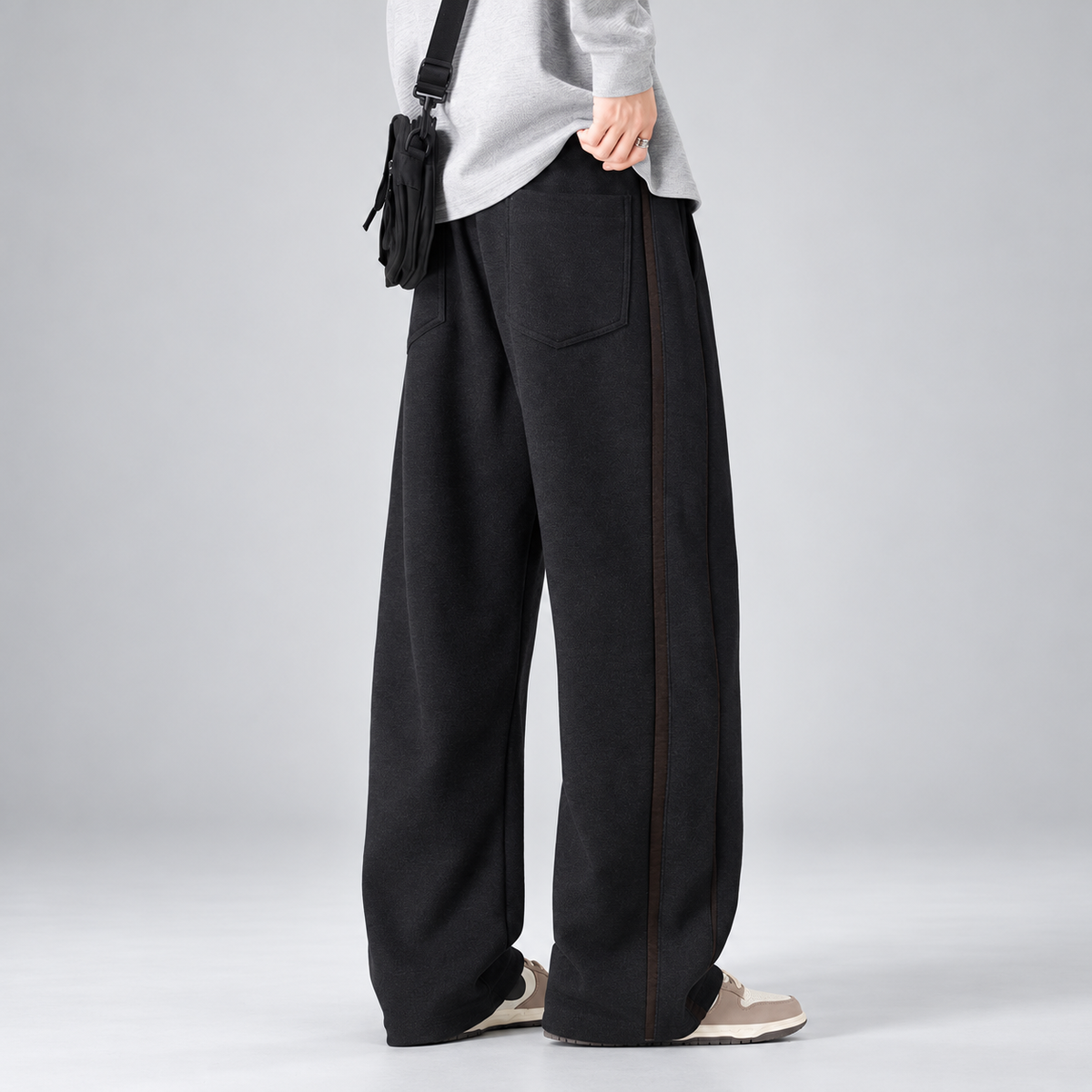 William Men’s Relaxed Contrast-Stripe Pants with Pockets